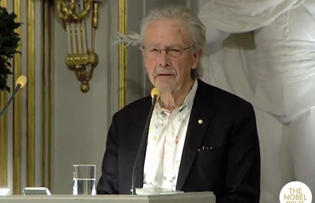 Хандке одржао говор дрхатавим гласом: Две потресне приче о смрти у тундри и млекарици нежних руку
